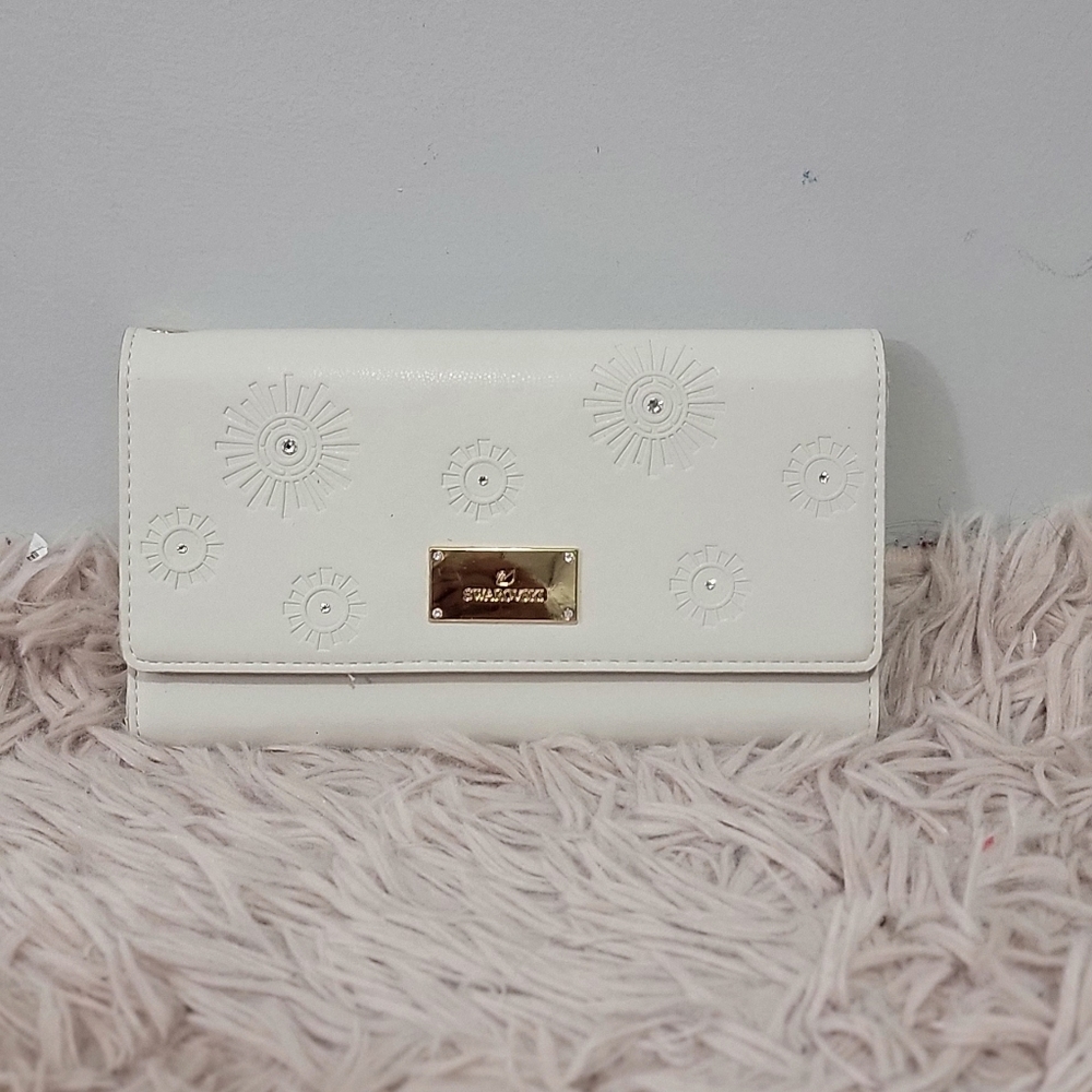 💙Swarovski Wallet -White color